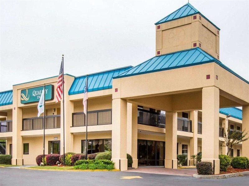 Hotel Quality Near Six Flags