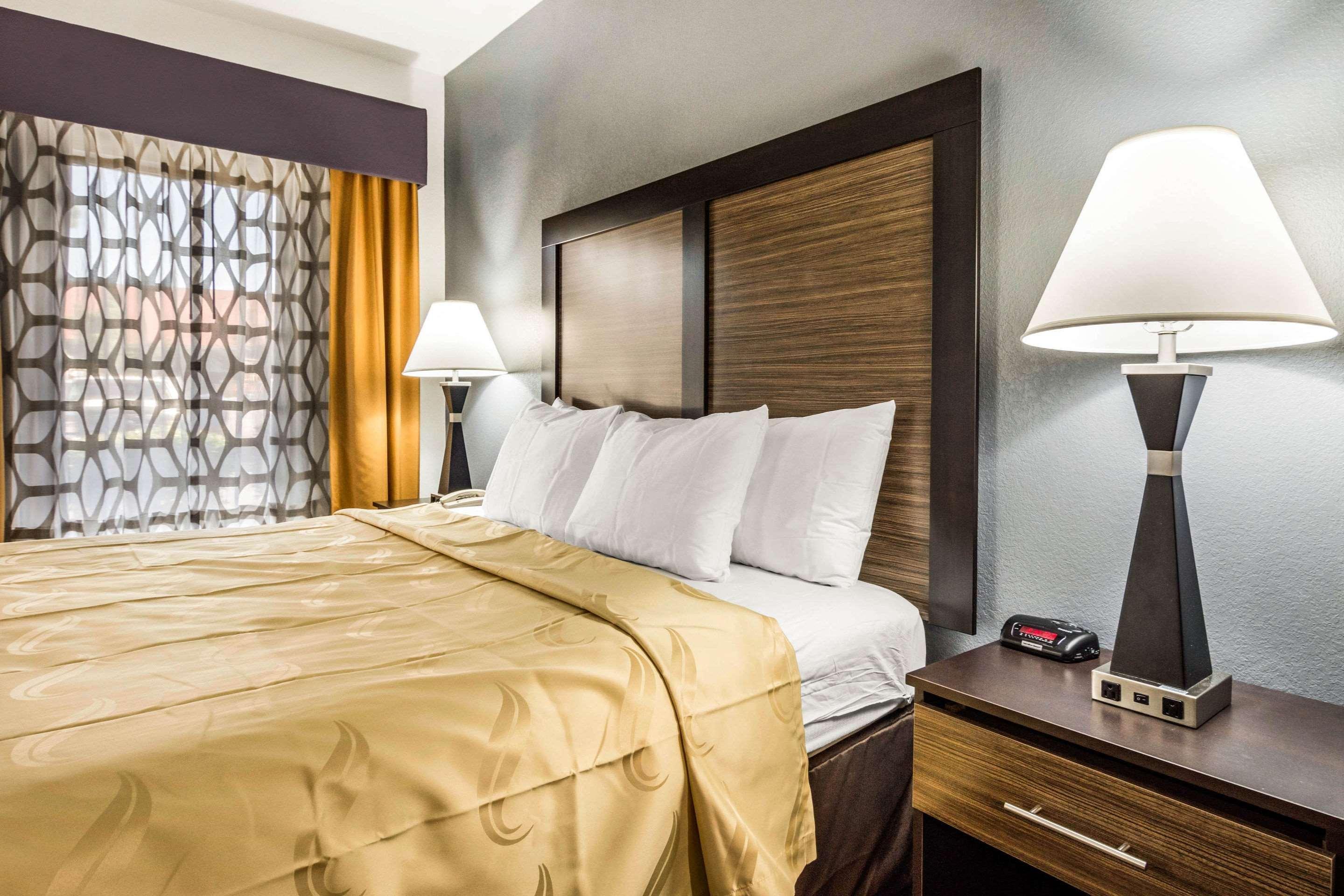 Hotel Quality Near Six Flags 2*