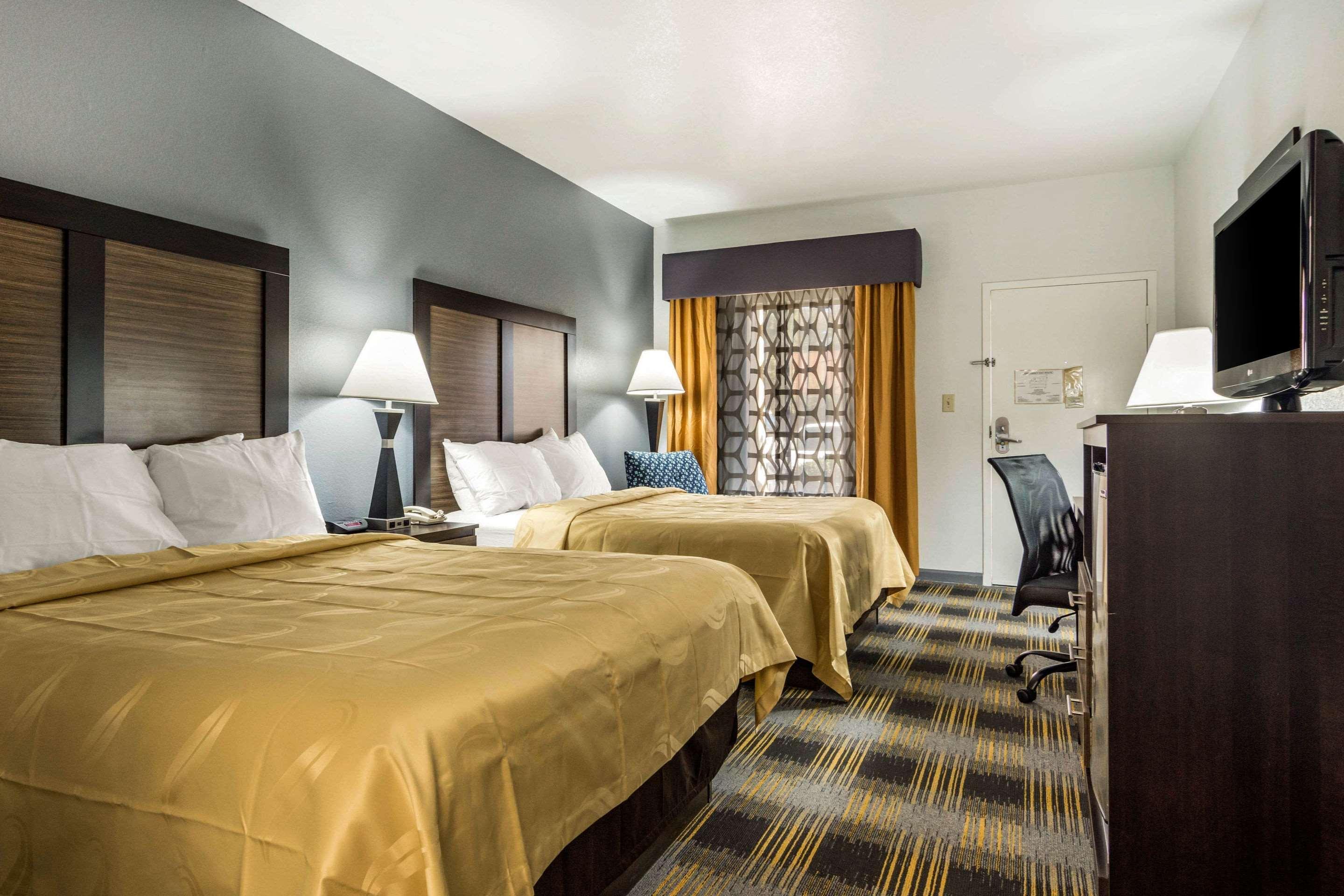 Hotel Quality Near Six Flags 2*
