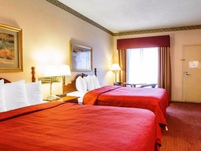 Hotel Quality Near Six Flags