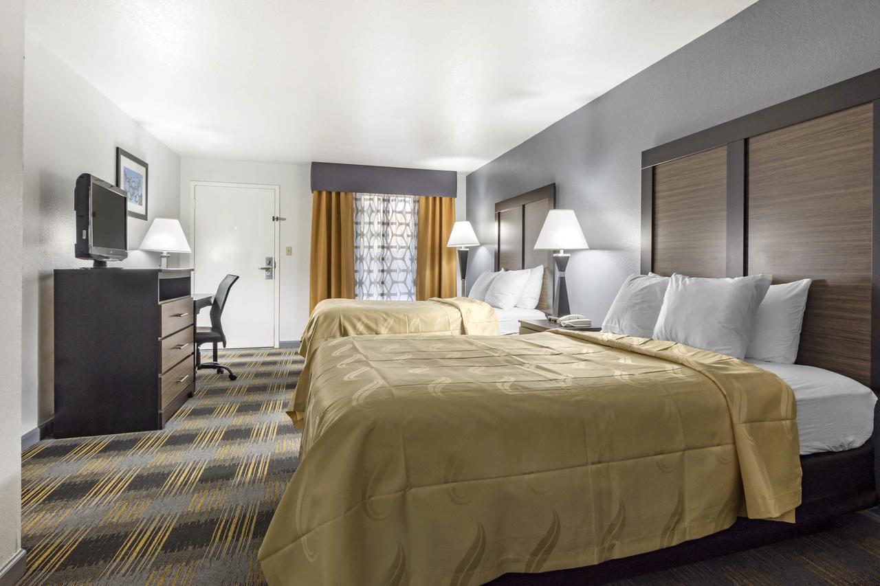 Hotel Quality Near Six Flags