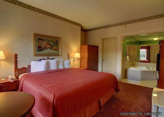 Quality Near Six Flags Hotel 2*